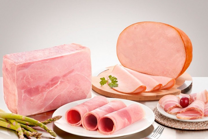 Elaboration of cooked ham and saussages