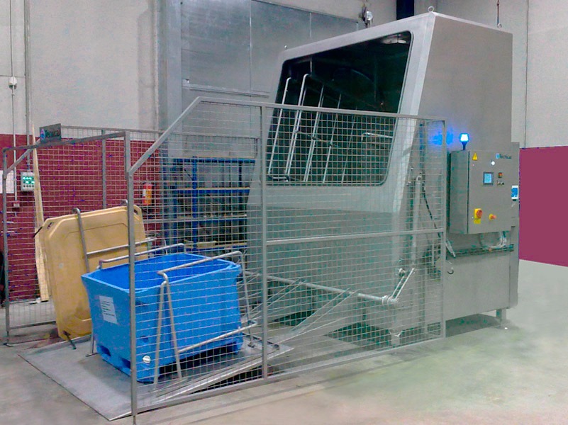 Displacement of plastic boxes, containers and pallets